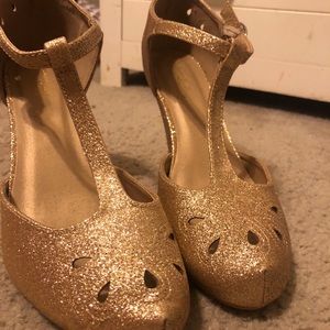 gold sparkly heels